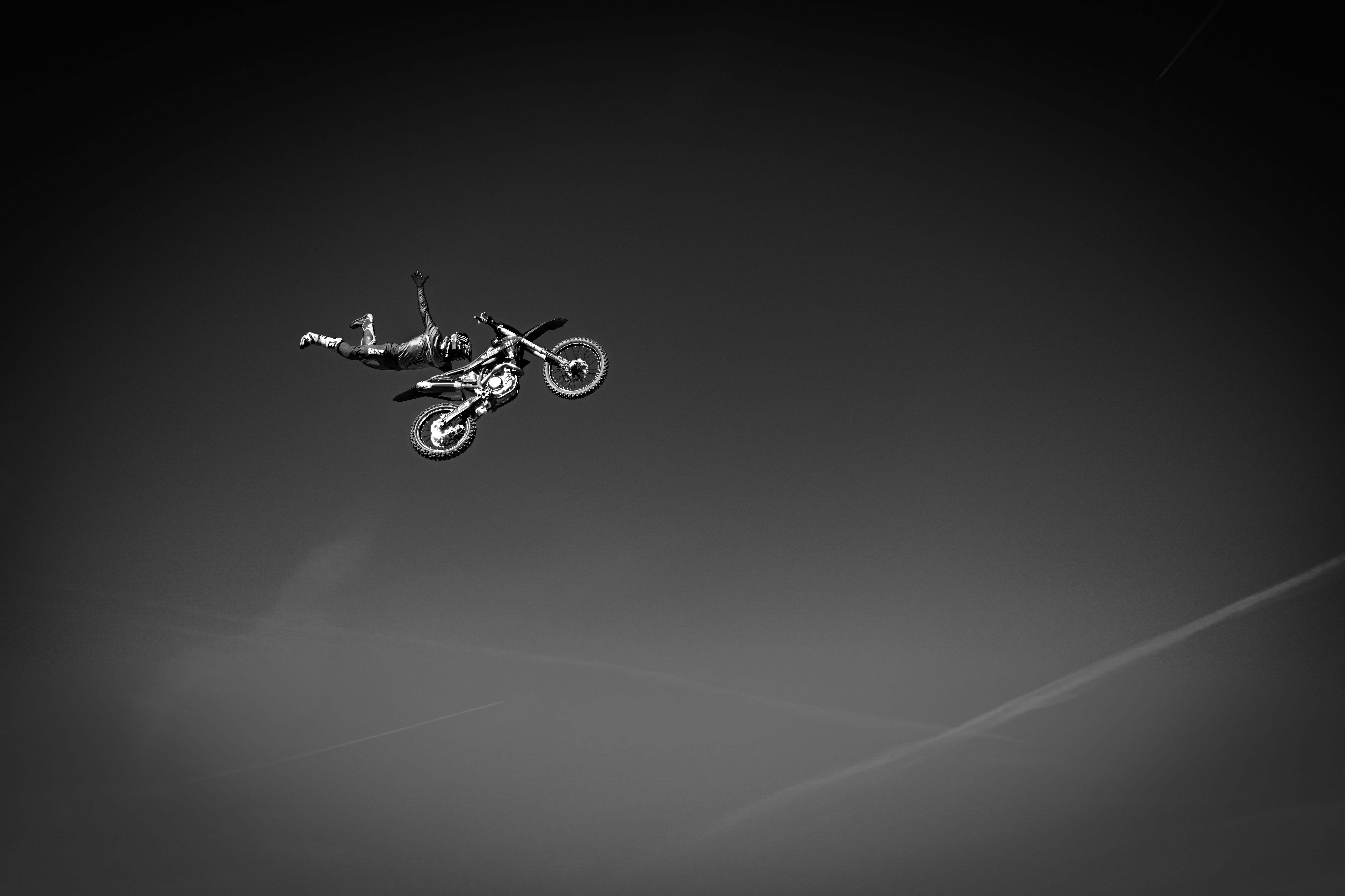 Freestyle motocross, figure inversée en plein ciel